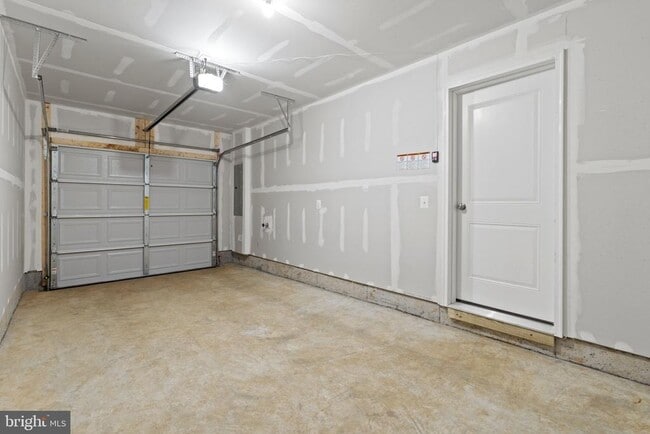 Building Photo - 136 Winterplace Dr