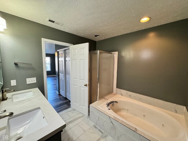 Building Photo - 3658 Pickwick Cir