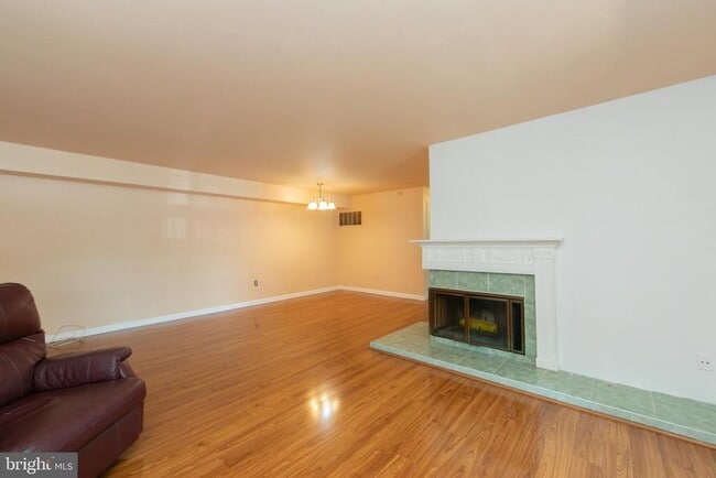 Building Photo - 115 Cascade Ct