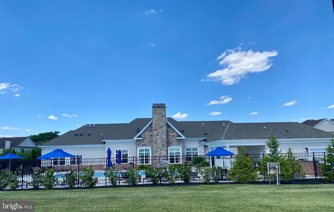 Building Photo - 4204 Lexington Ct
