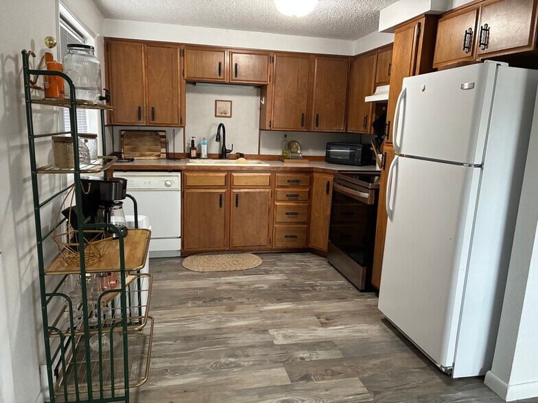 Building Photo - 2901 8th Ave N