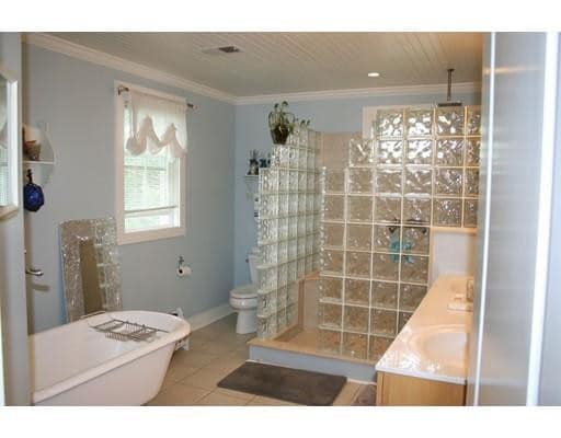 Building Photo - 14 Girard Way