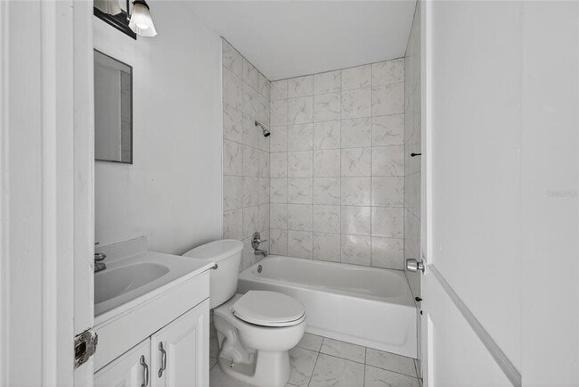 Building Photo - 147 Palm Dr