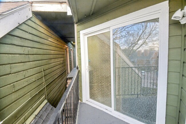 Building Photo - 9815 Walnut St