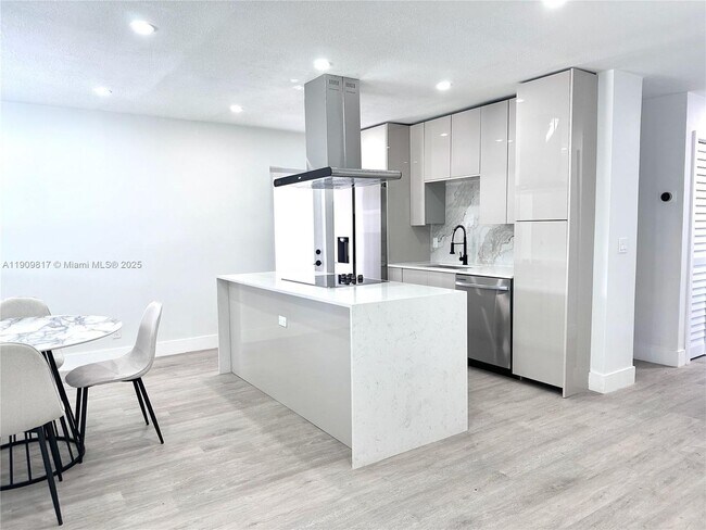 Building Photo - 2421 N 56th Terrace