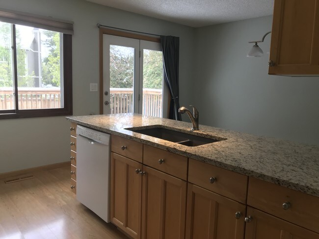 Building Photo - 1624 Kirkwood Dr