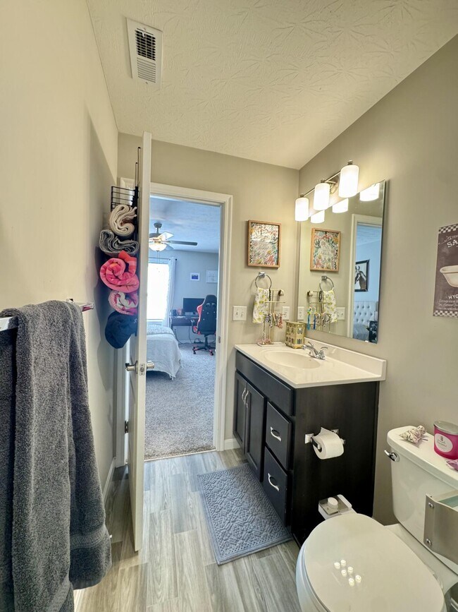 Building Photo - 2506 Crosshill Dr