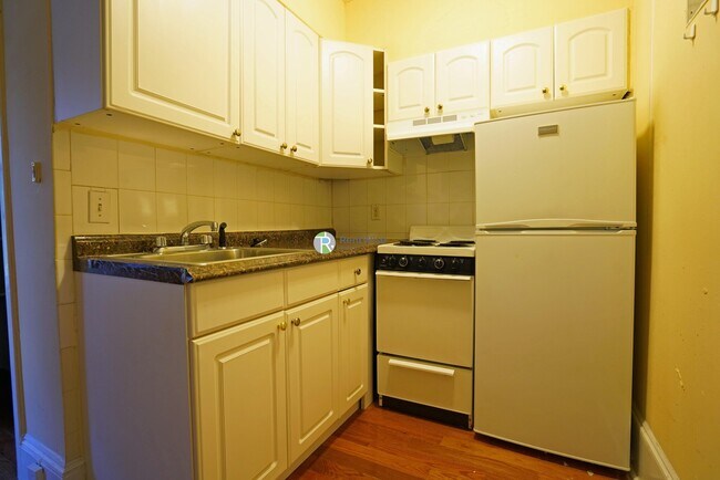 Building Photo - 1455 Beacon St