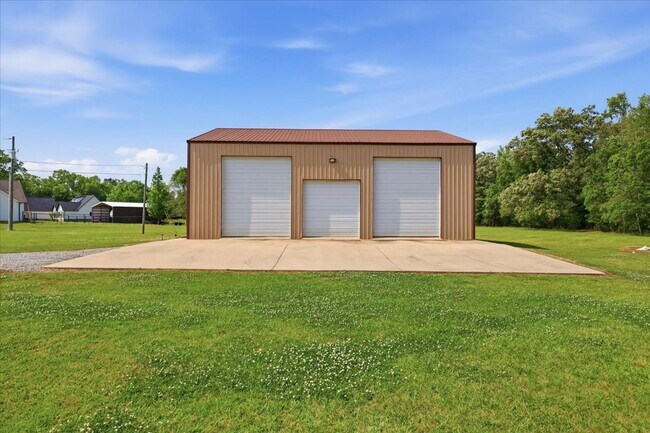 Building Photo - 4072 MS-471