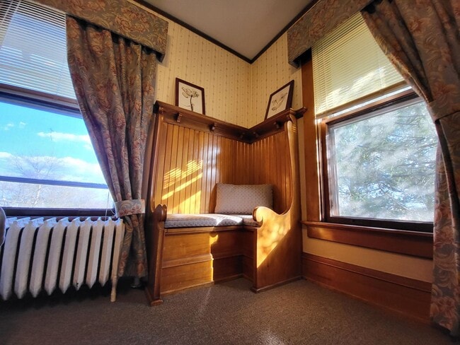 Building Photo - AVAILABLE June - Beautiful 1 Bed 1 Bath - ELECTRIC INCLUDED!