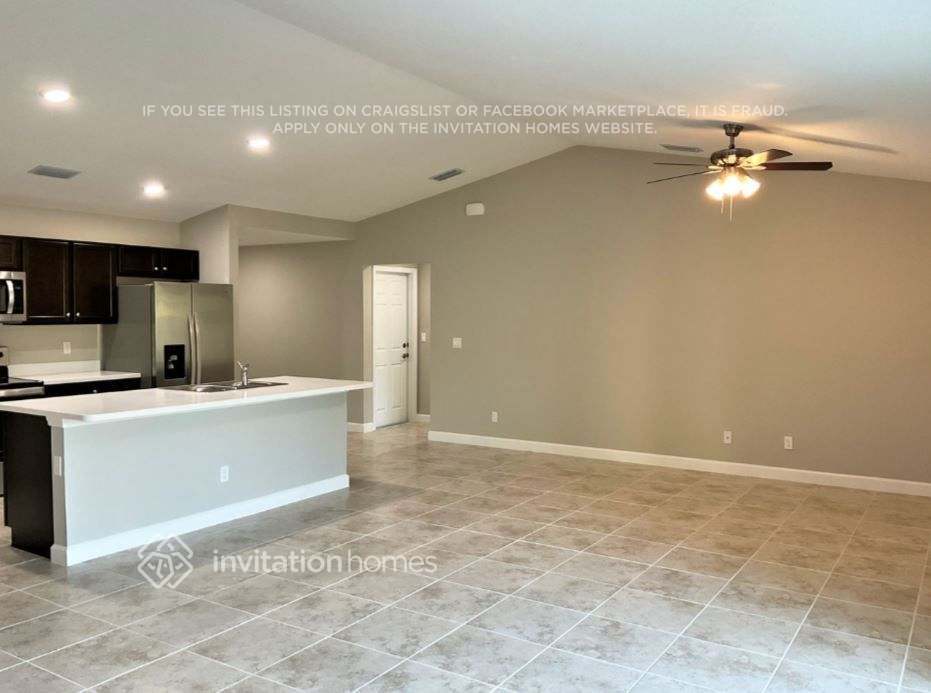 Building Photo - 1425 SW Flounder Ln