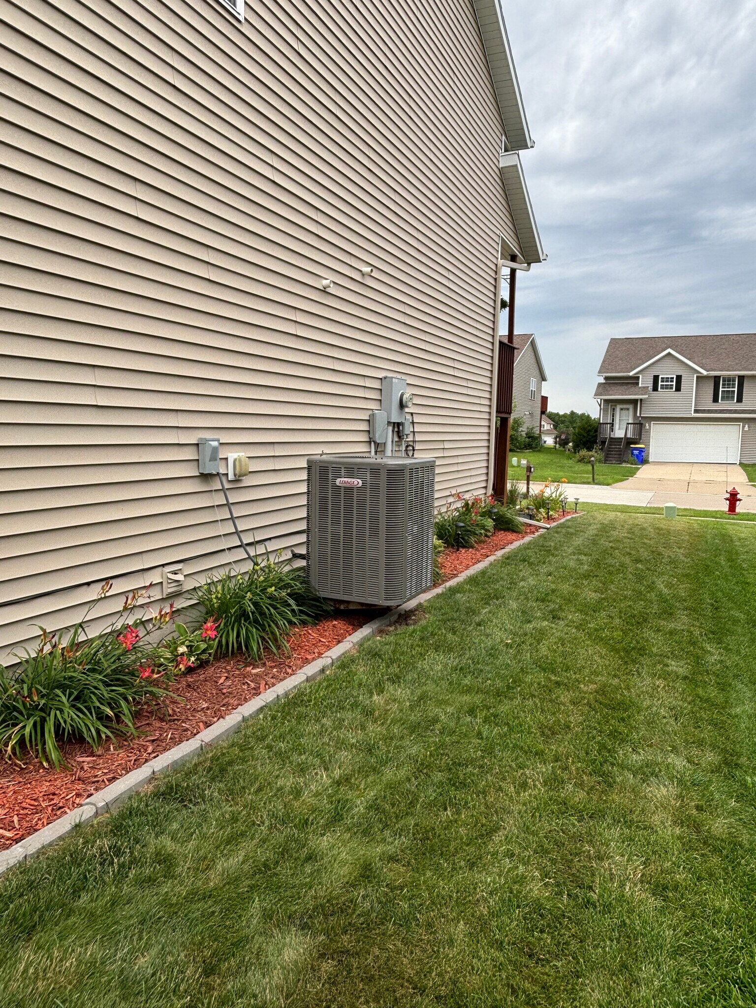 Building Photo - 1552 Deerfield Dr