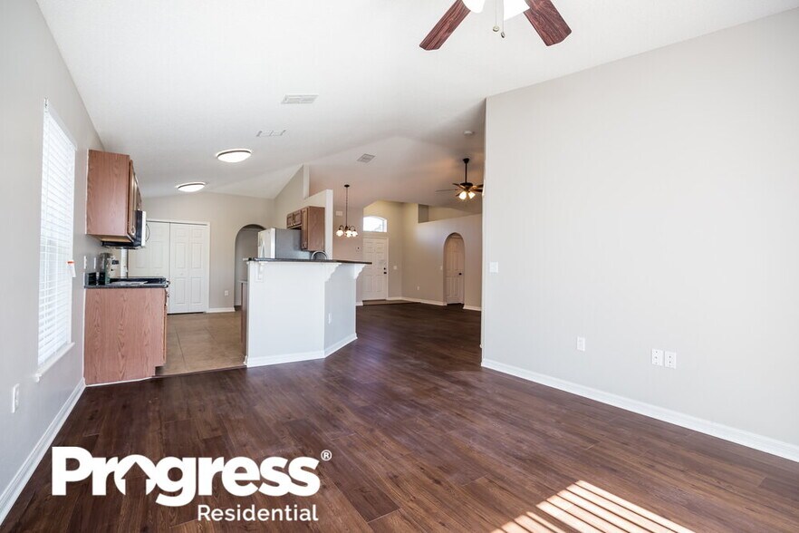 Building Photo - 5470 Silver Thistle Ln
