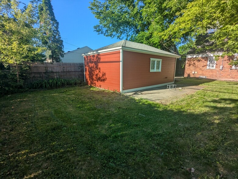 Building Photo - 9319 Fenton Ave