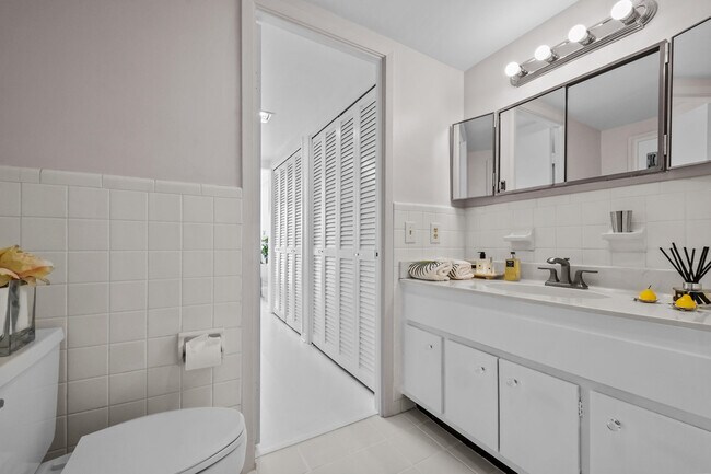 Building Photo - 170 N Ocean Blvd