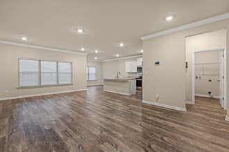 Building Photo - 300 Dinner Tree Sq