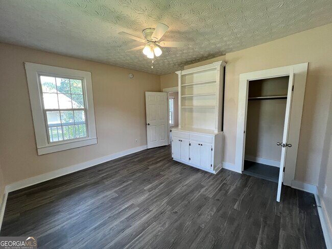 Building Photo - 601 Askew Ave