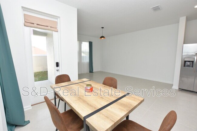 Building Photo - 349 Sol Vis Dr