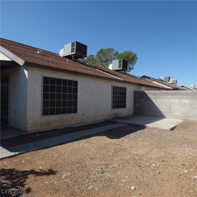 Building Photo - 7066 Forest Vista St