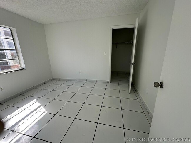 Building Photo - 1705 Adams St