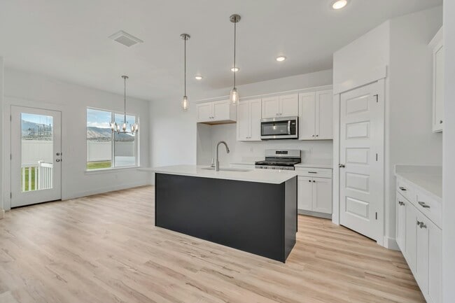 Building Photo - 672 S 4500 S