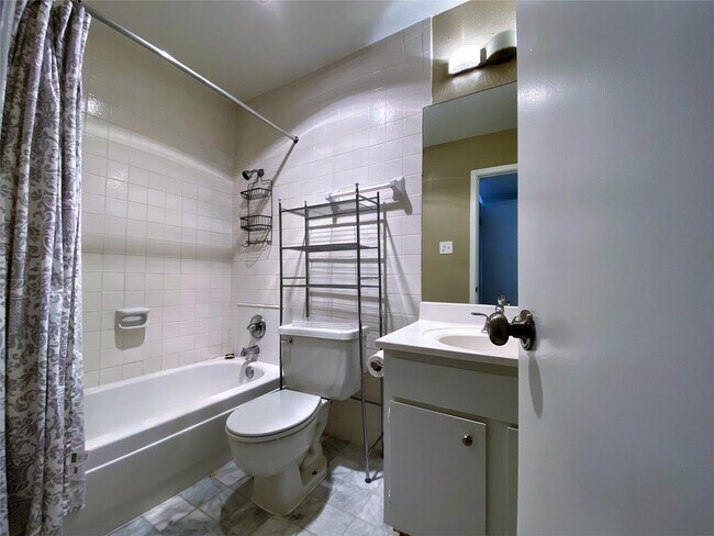 Building Photo - 751 Bering Dr