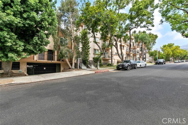 Building Photo - 557 E San Jose Ave