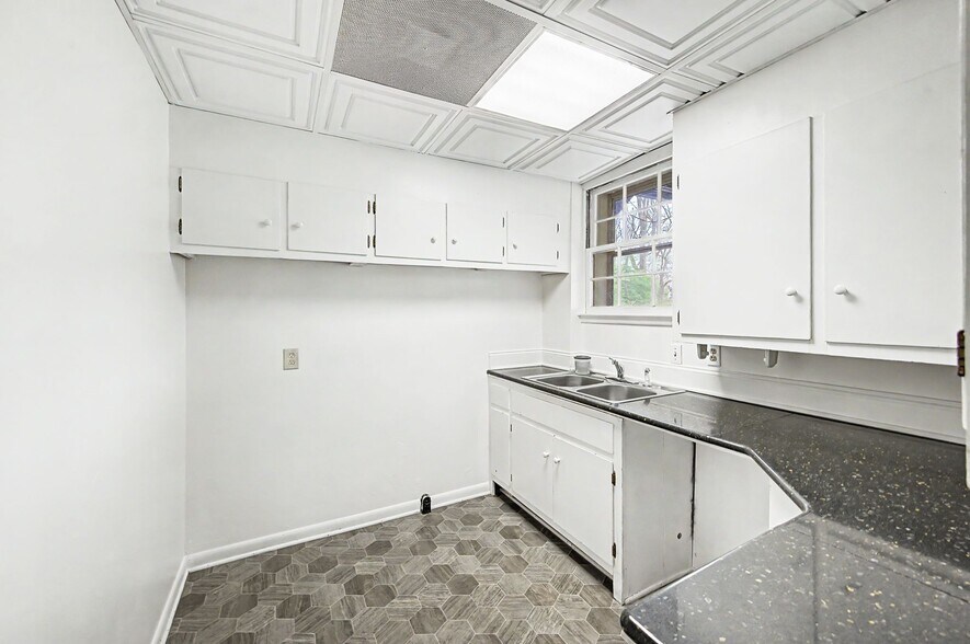 Building Photo - 3529 Trimble Rd