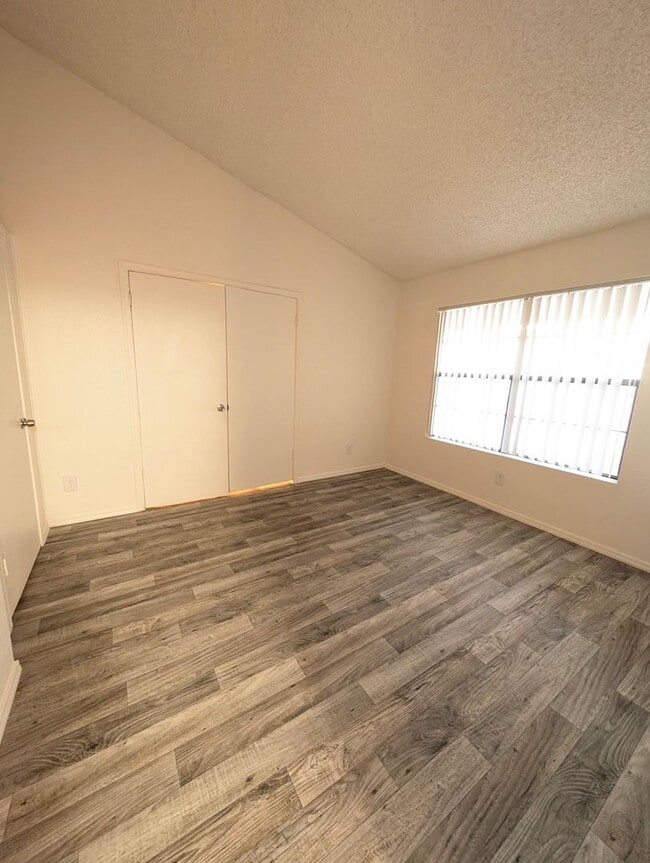 Building Photo - AVAILABLE NOW IN GREAT GILBERT LOCATION WITH NO HOA!!!