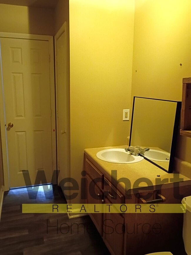 Building Photo - Spacious 3-Bedroom Home with Garage and Sc...