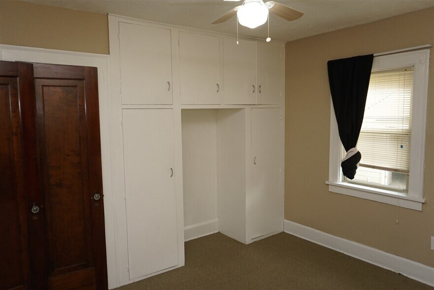 Building Photo - 1913 Douglas St