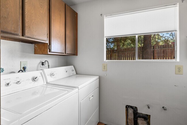 Building Photo - 250 Morrison Canyon Ln