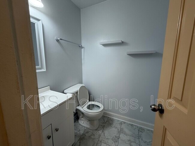 Building Photo - 1129 Hampton Ave
