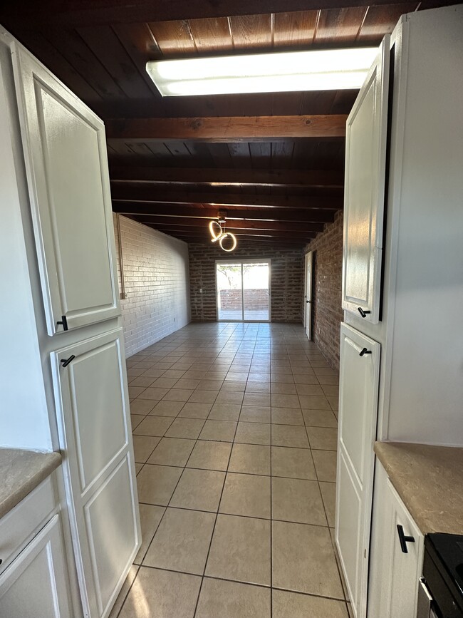 Building Photo - 174 W Borrego St