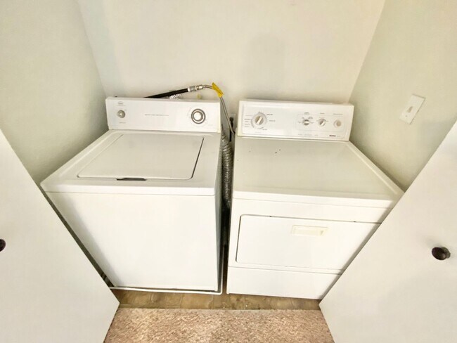 Building Photo - BEAUTIFUL 1 BEDROOM CONDO IN GATED COMMUNITY WITH POOL, SPA & CLUBHOUSE