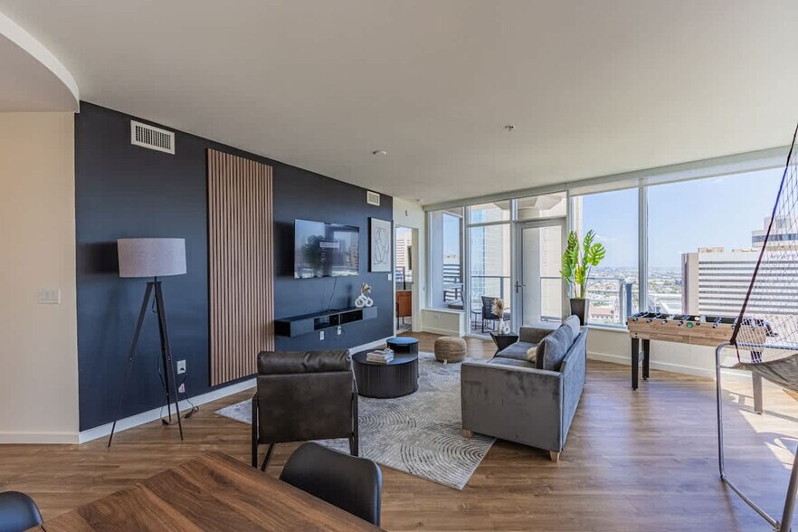 Building Photo - 44 W Monroe St