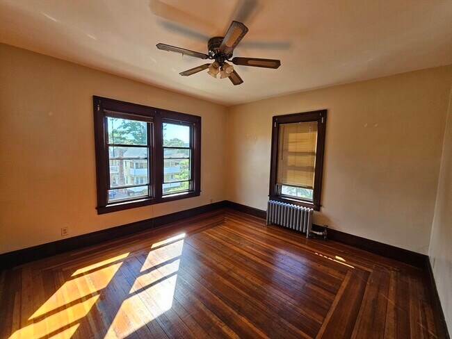 Building Photo - 30 Bemis St