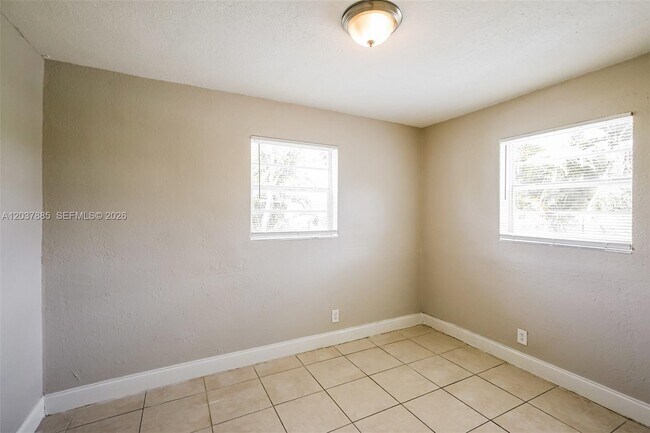 Building Photo - 5980 NW 24th Ct