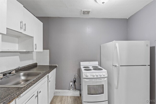 Building Photo - 505 Carbon St