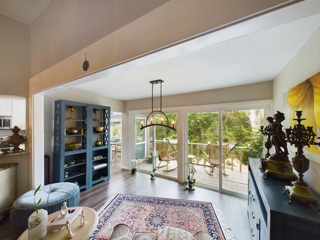 Building Photo - 9400 Doliver Dr