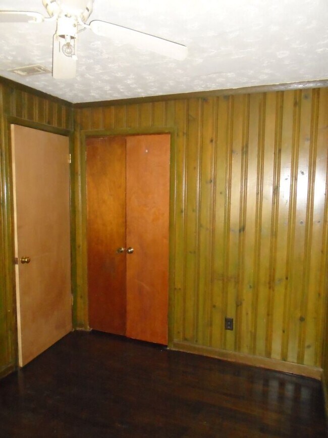 Building Photo - 302 Old Shaw Rd