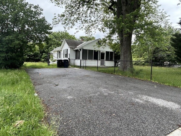 Building Photo - 4861 Eastern Ln