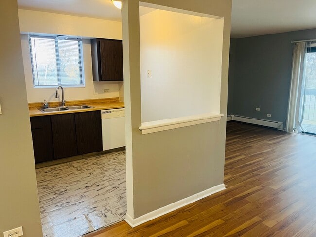 Building Photo - 4561 Heartland Dr