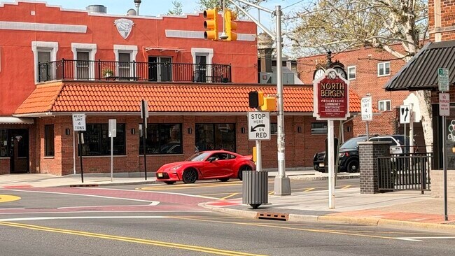 Building Photo - 1002 87th St