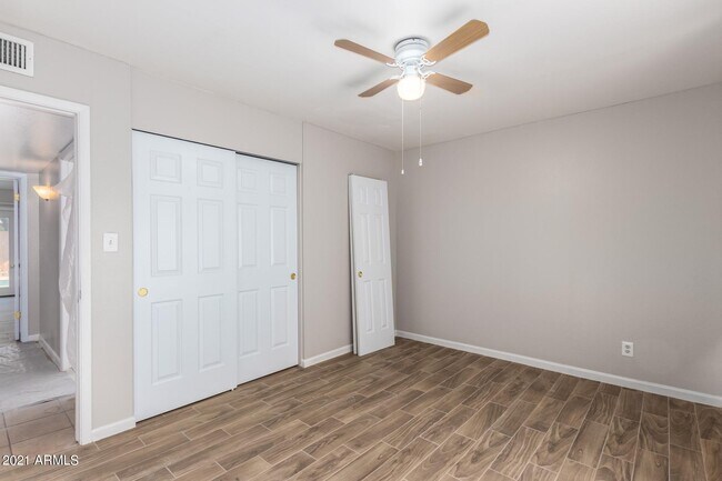 Building Photo - 5138 W Desert Cove Ave
