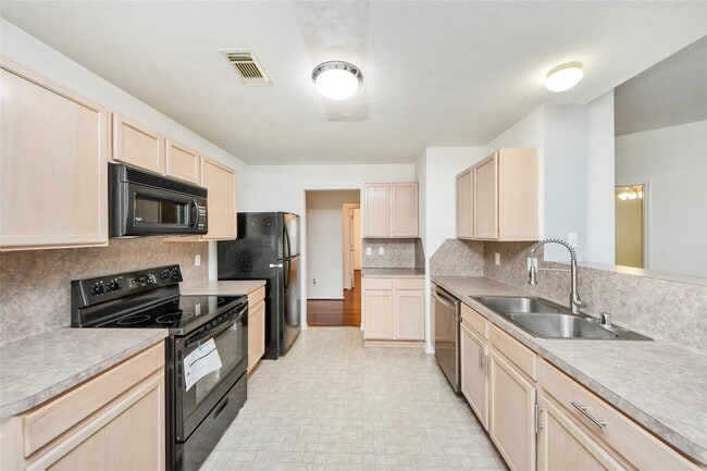 Building Photo - 16134 Coleburn Dr