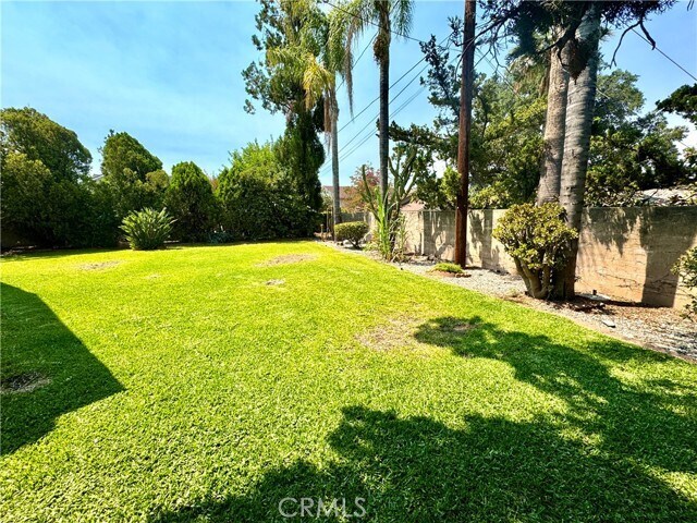 Building Photo - 2319 La Sierra Way