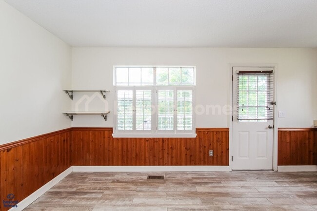 Building Photo - Charming & Move-In Ready Home in Hickory Hills!