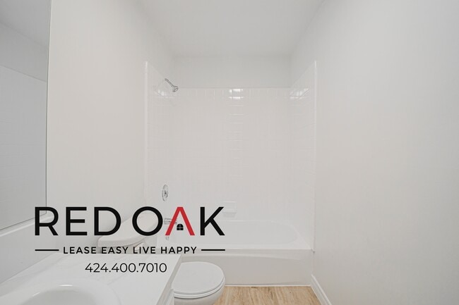 Building Photo - 4651 Cahuenga Blvd