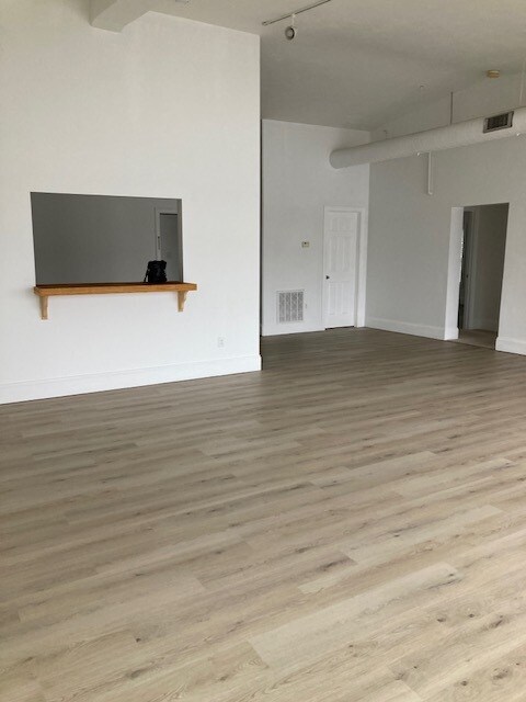 Building Photo - 231 Lake Ave